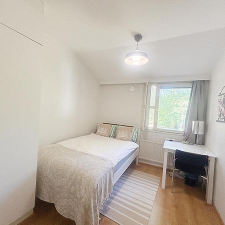 Private Rooms Near Metro, Free Parking,Direct Bus From Airport 赫尔辛基 外观 照片