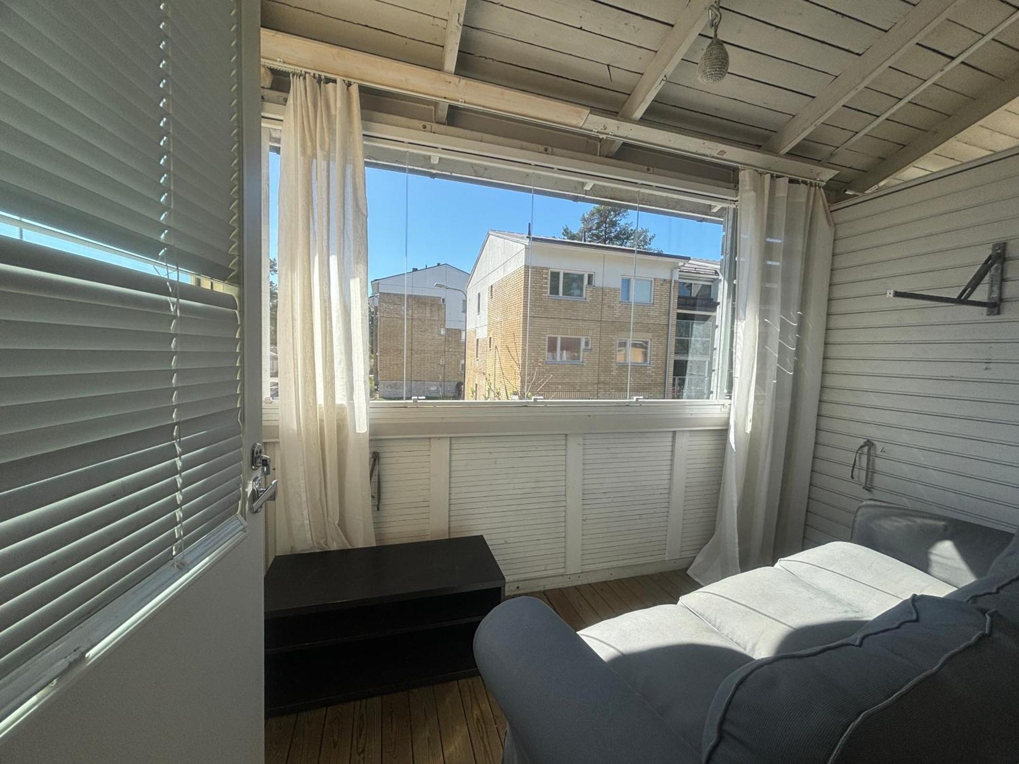 Private Rooms Near Metro, Free Parking,Direct Bus From Airport 赫尔辛基 外观 照片