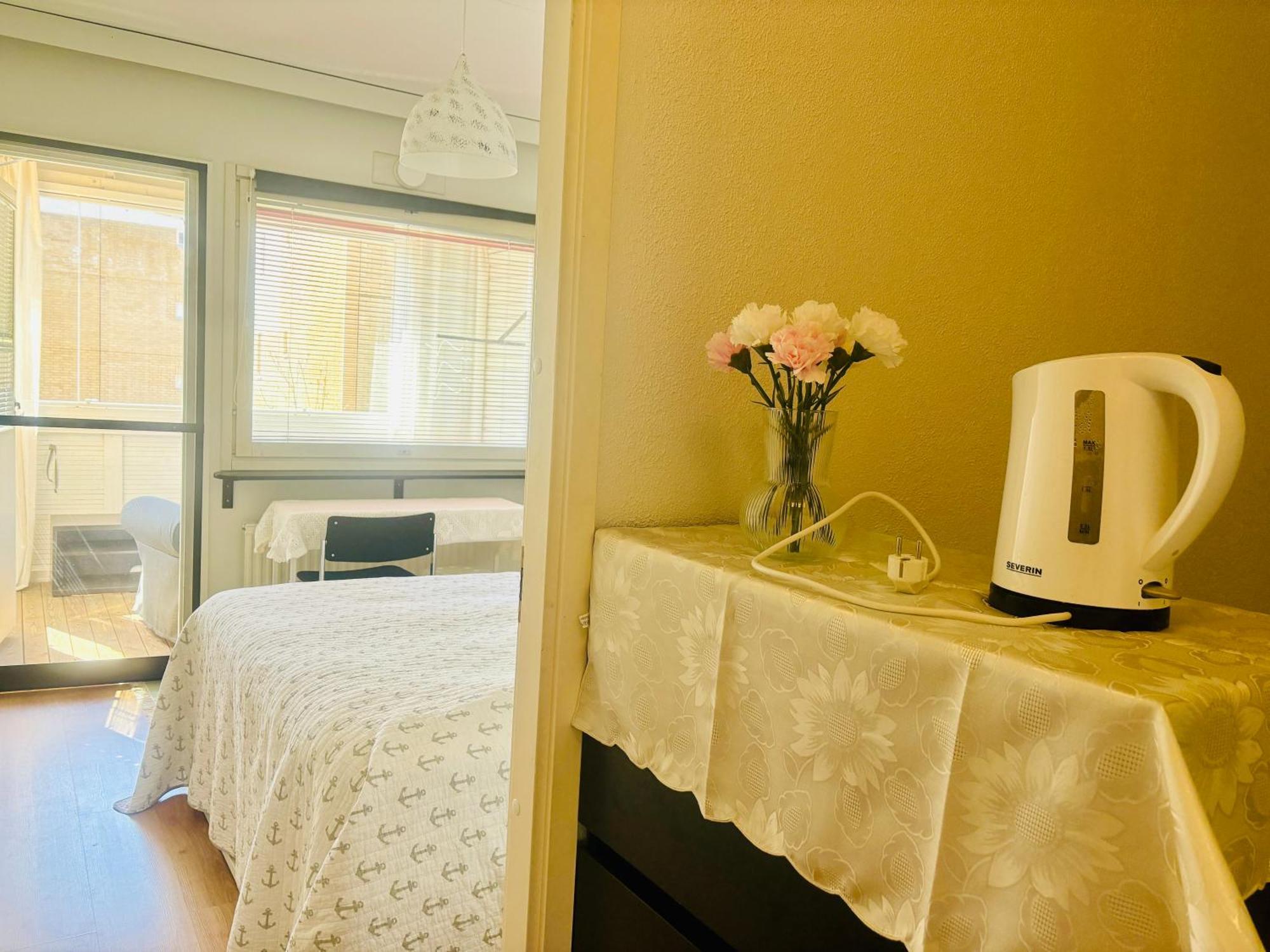 Private Rooms Near Metro, Free Parking,Direct Bus From Airport 赫尔辛基 外观 照片